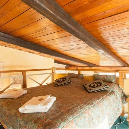 Amazing Panoramic Artist's Loft Spanish Steps
