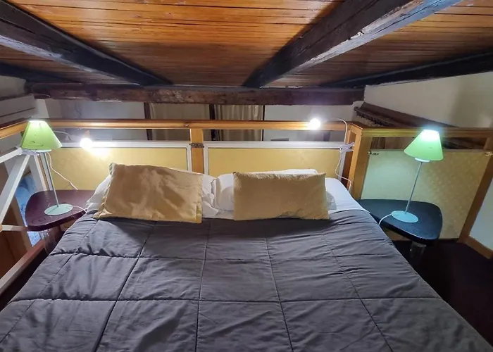 Amazing Panoramic Artist's Loft Spanish Steps * Řím