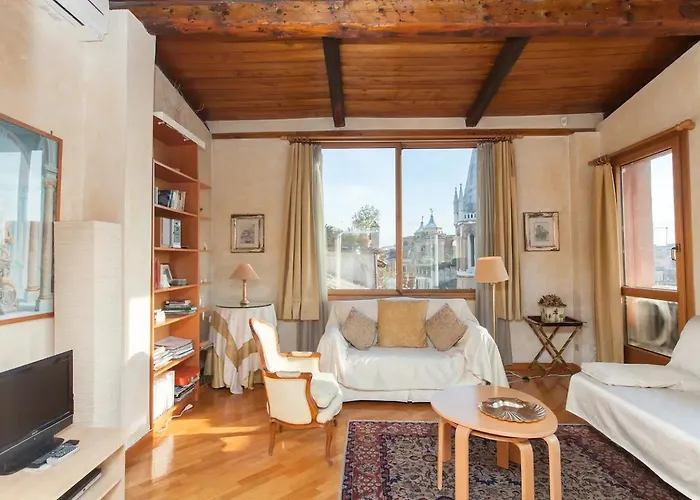 Amazing Panoramic Artist's Loft Spanish Steps * Řím