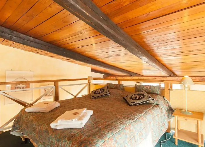 Amazing Panoramic Artist's Loft Spanish Steps * Řím