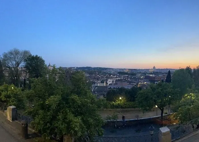 Amazing Panoramic Artist's Loft Spanish Steps * Řím